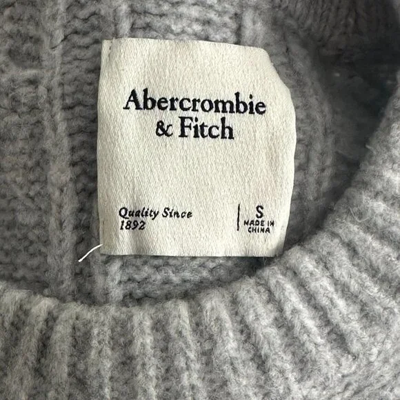 Abercrombie & Fitch Gray Cable Knit Crewneck Sweater – Size Small - Picture 5 of 8